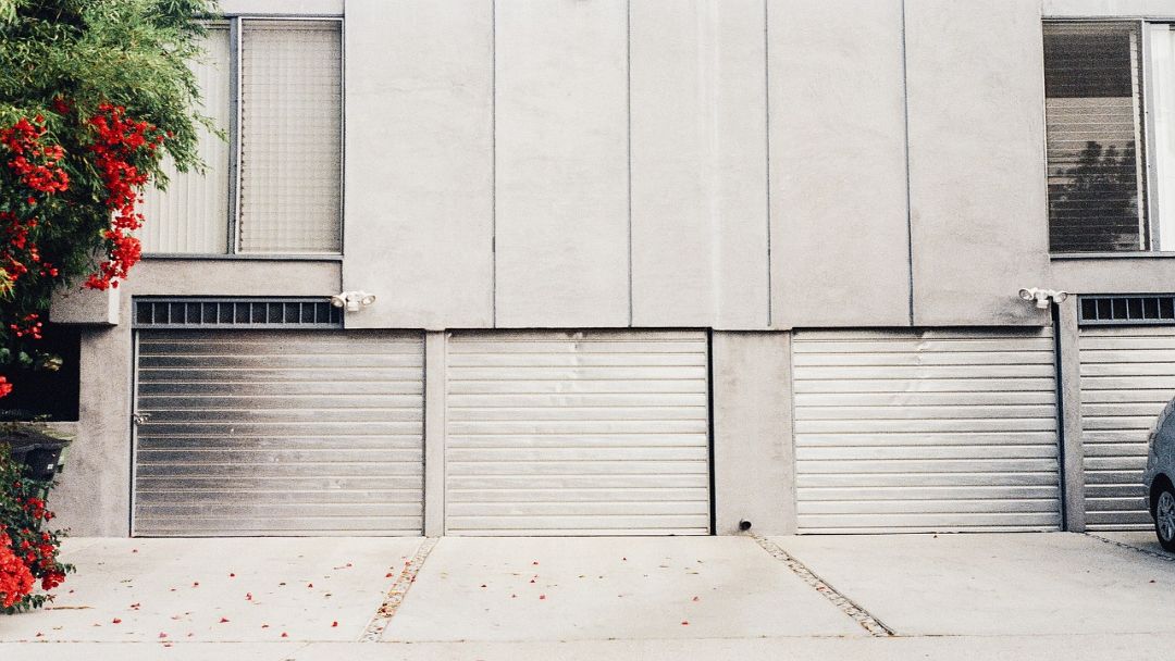 four_steel_manual_garage_door_-_overhead_door_&_operator_pensacola_9601_n._palafox_st_ste_6-a_pensacola_florida_32534.jpg